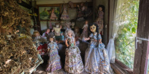 Photographer Discovered An Abandoned House In France Filled With ‘Demonic’ Dolls