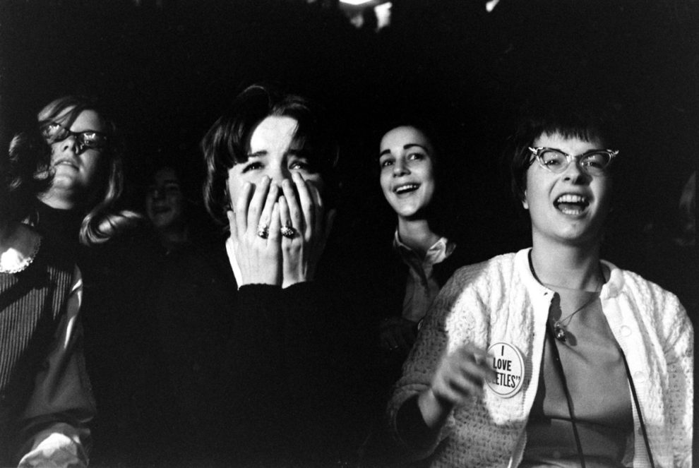 fans-at-the-first-beatles-concert-22