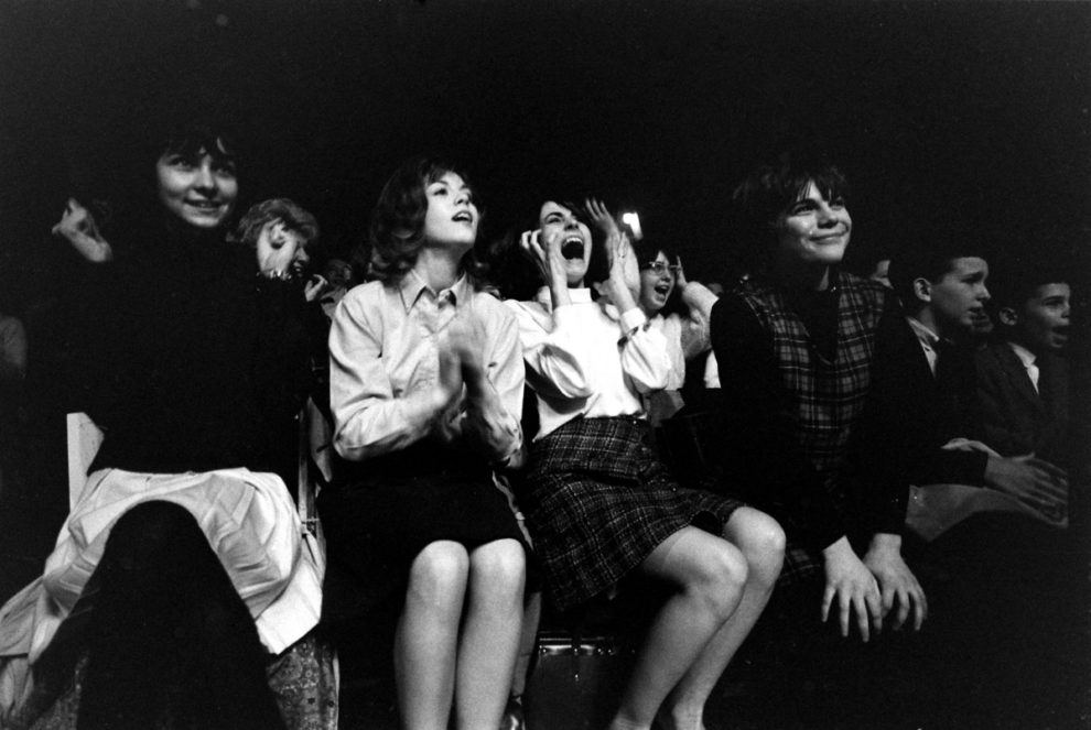 fans-at-the-first-beatles-concert-3