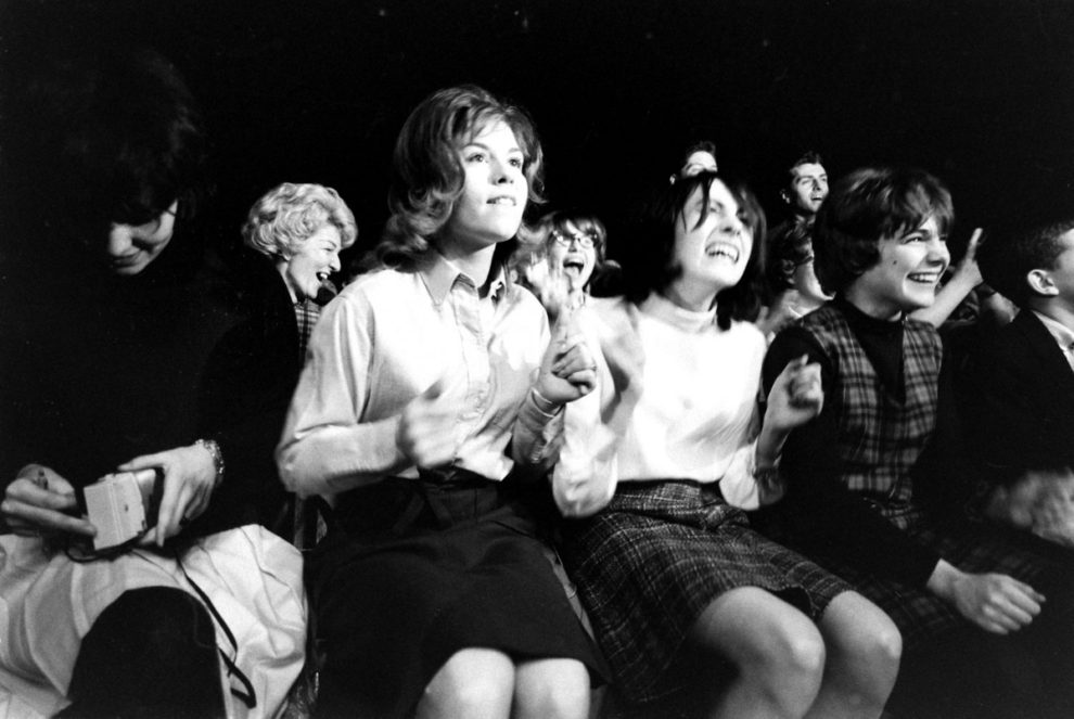 fans-at-the-first-beatles-concert-4