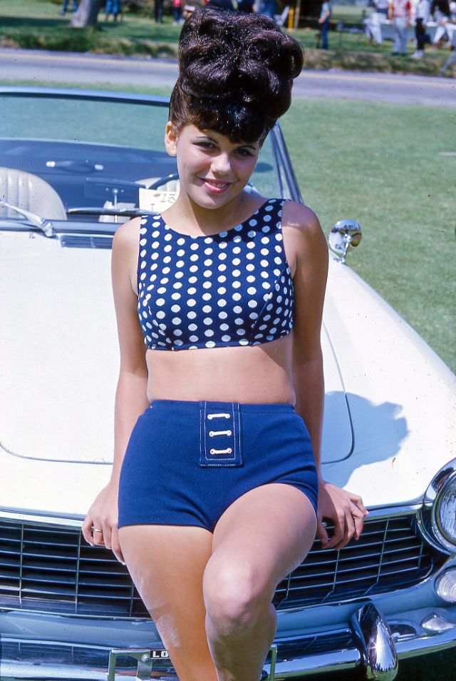 1960s-female-fashion-24