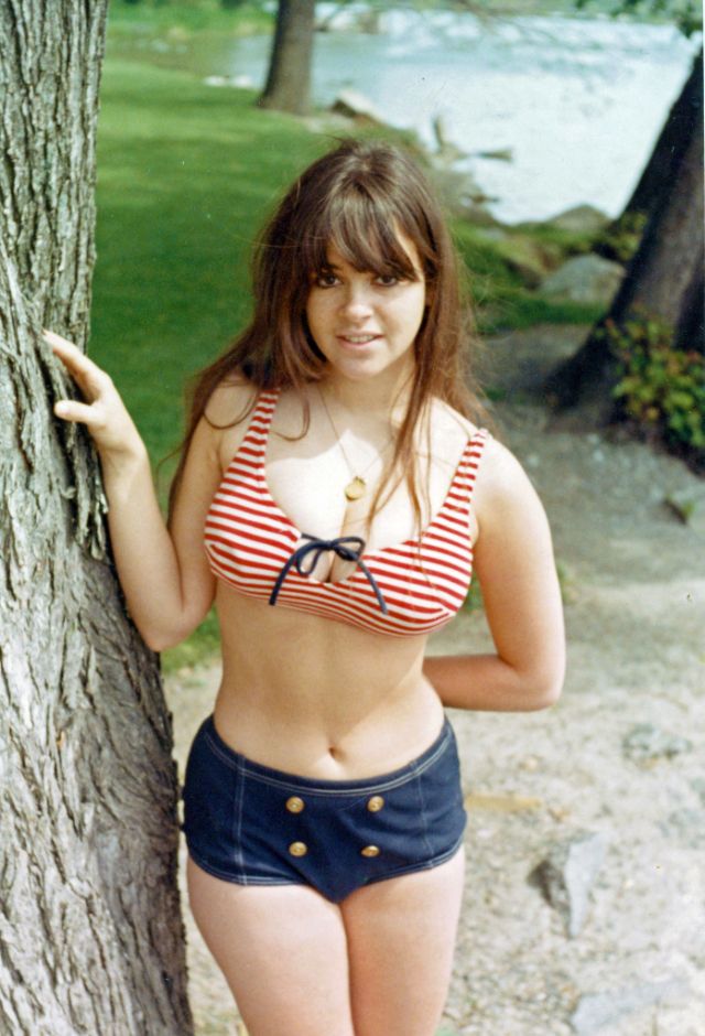1960s-female-fashion-27