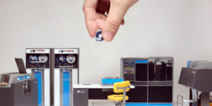 A Nostalgic Adventure into the History of Computing: Join Miniatua Limited Edition as They Bring Vintage Computers and Mainframes to Life