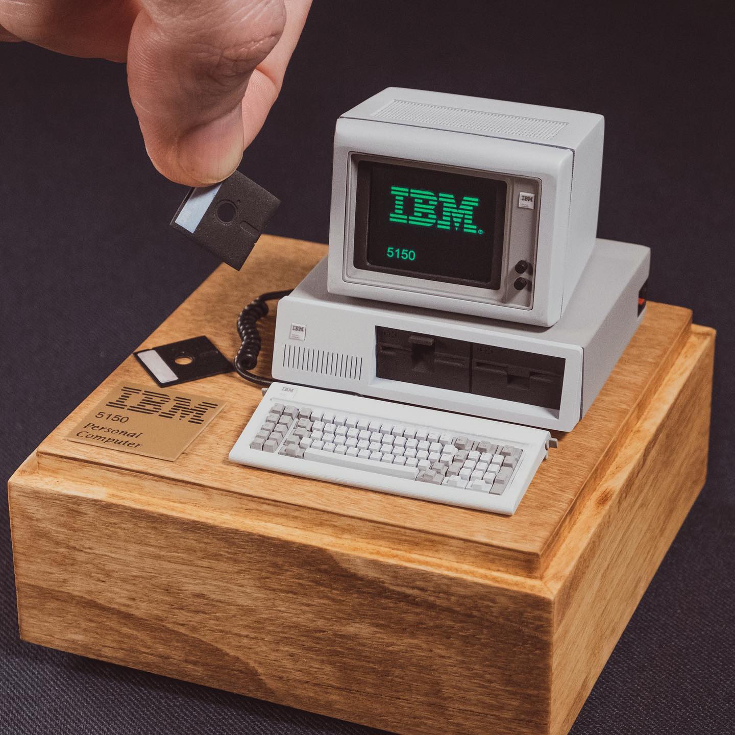 A Nostalgic Adventure into the History of Computing: Join Miniatua ...