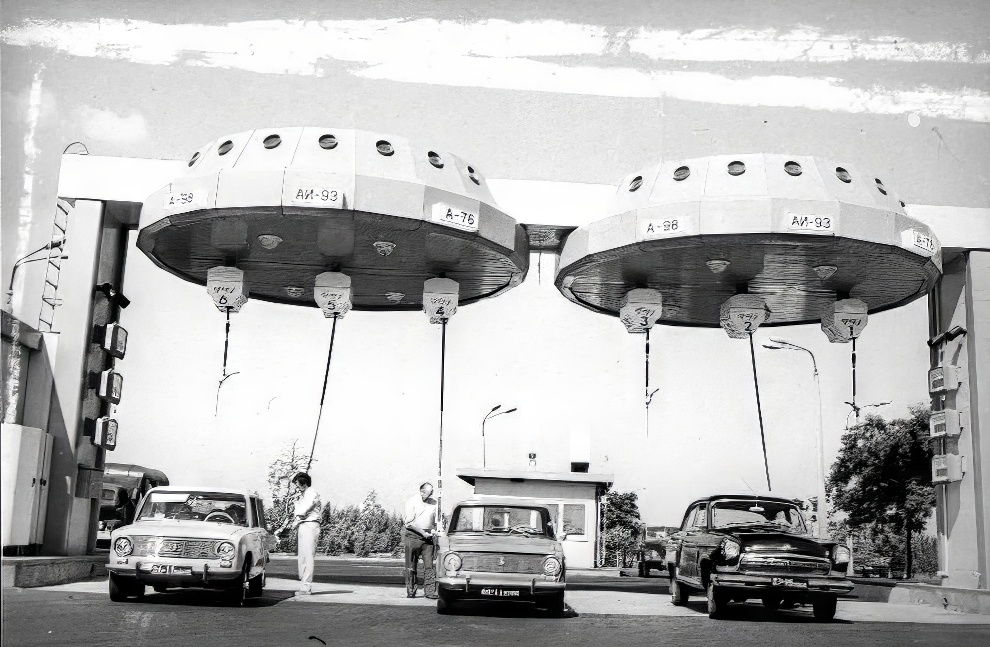 kyiv-flying-saucer-gas-station-3-