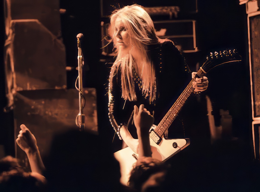 lita-ford-on-stage-1-
