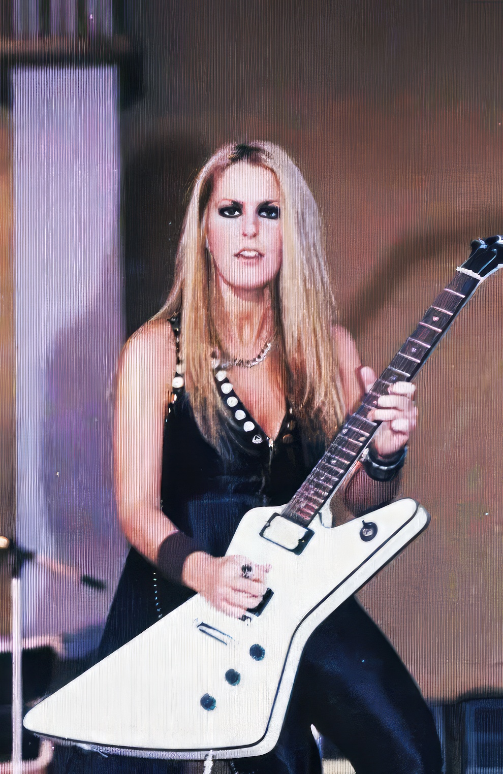 lita-ford-on-stage-10-