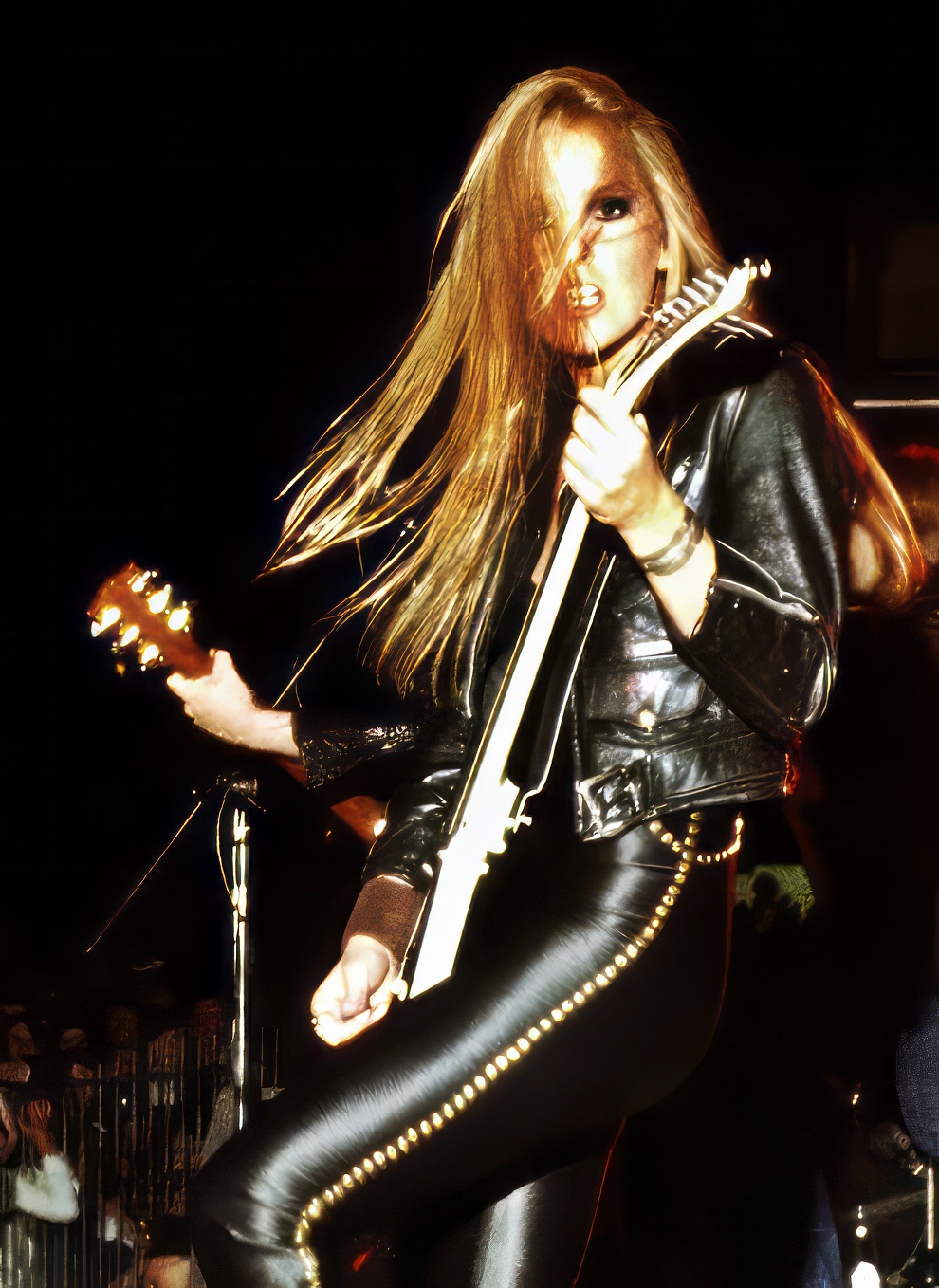 lita-ford-on-stage-13-