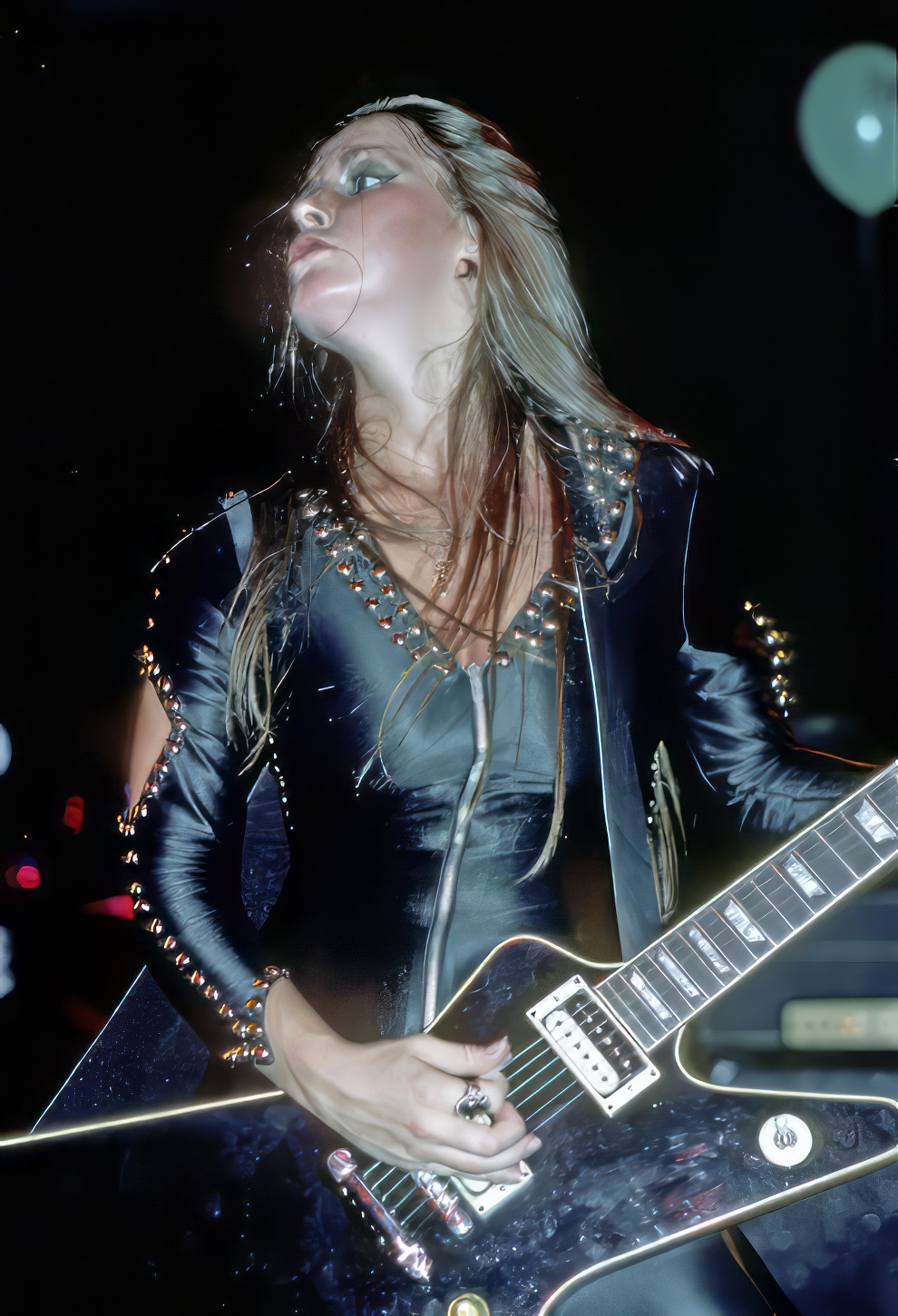 lita-ford-on-stage-16-