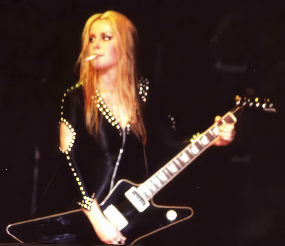 lita-ford-on-stage-2-