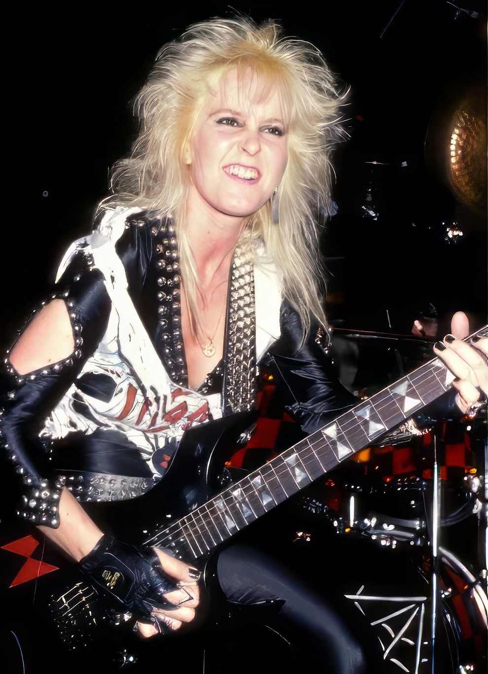 lita-ford-on-stage-20-