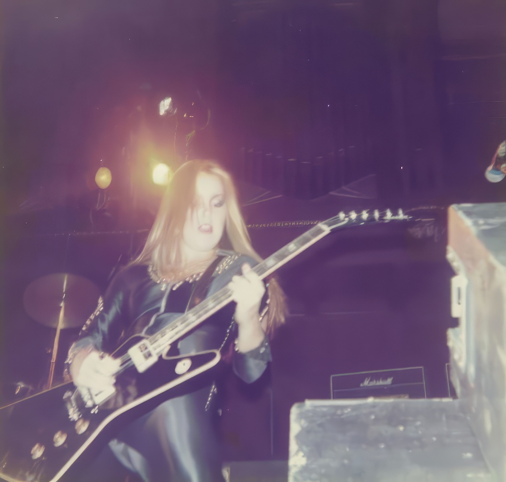 lita-ford-on-stage-3-