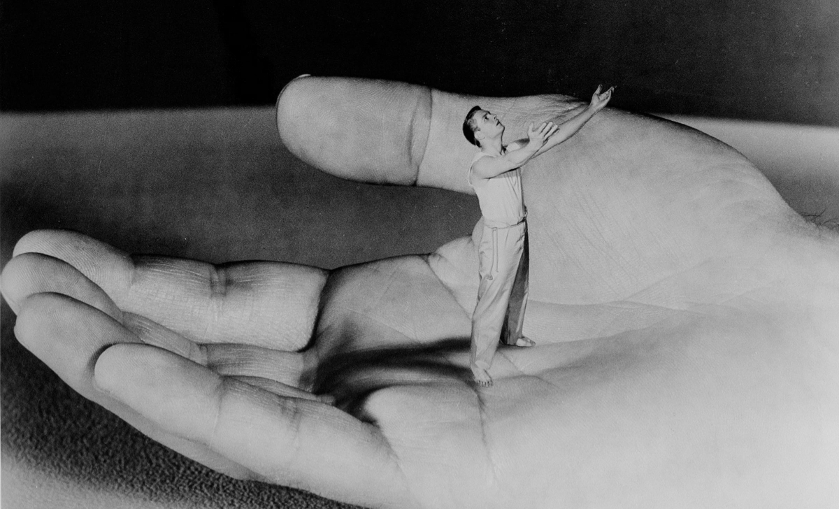 Amazing Behind the Scenes Photos From the Making of the Sci-Fi Classic "The Incredible Shrinking Man", 1957 » Design You Trust - Vimarsana News