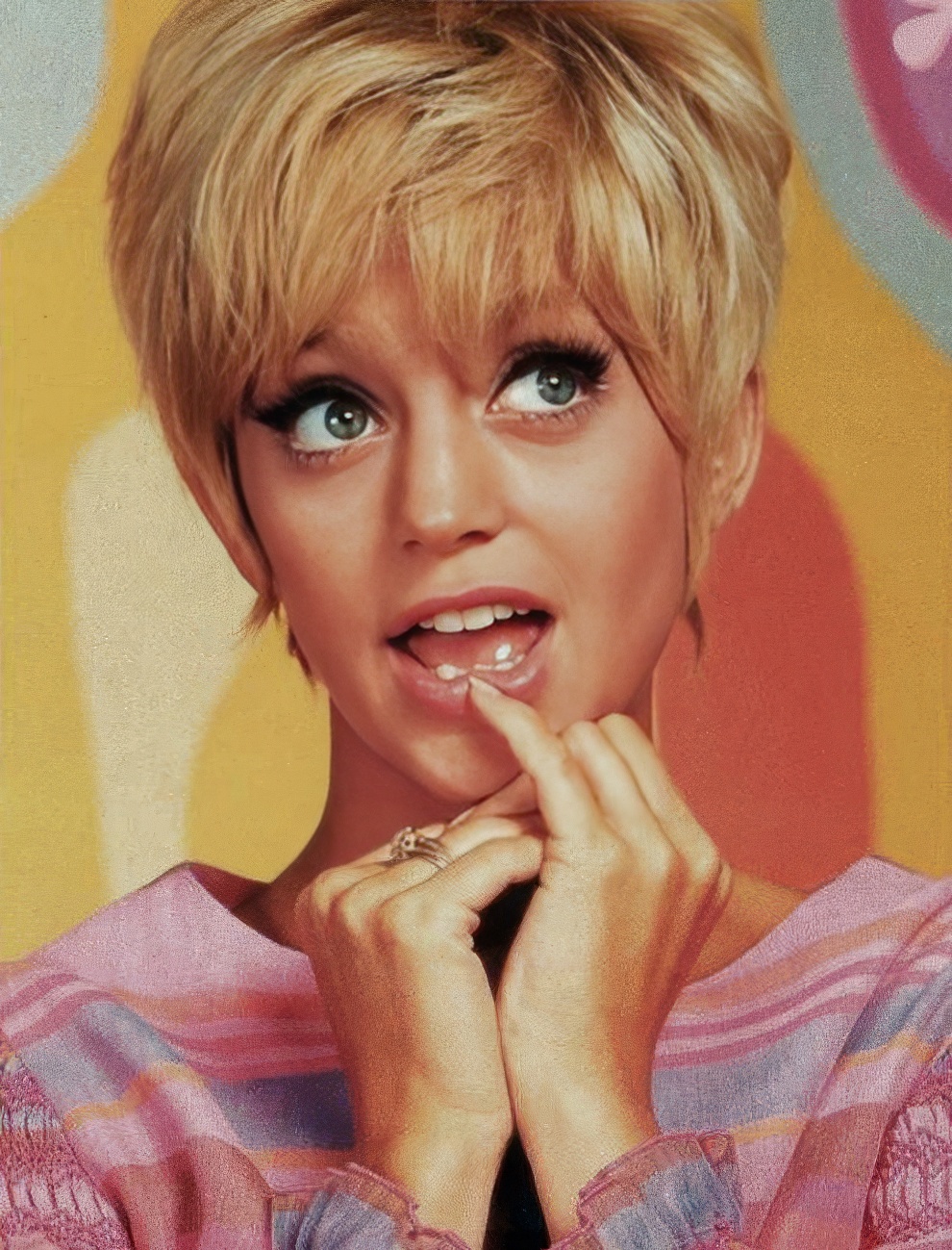 Goldie Hawn Short Hair 3 
