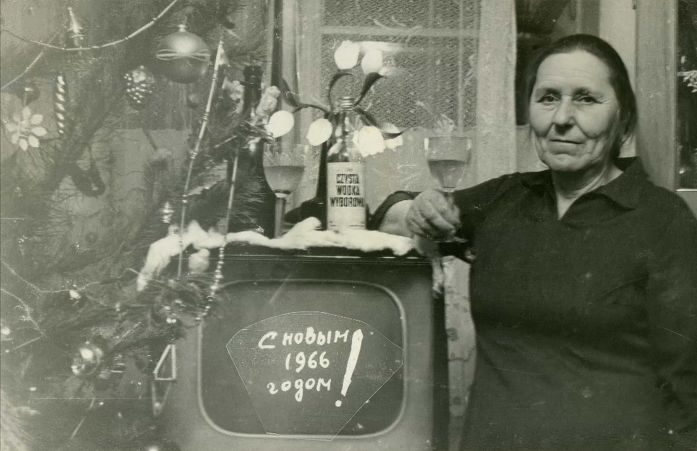Soviet People With First Tv Sets 1 
