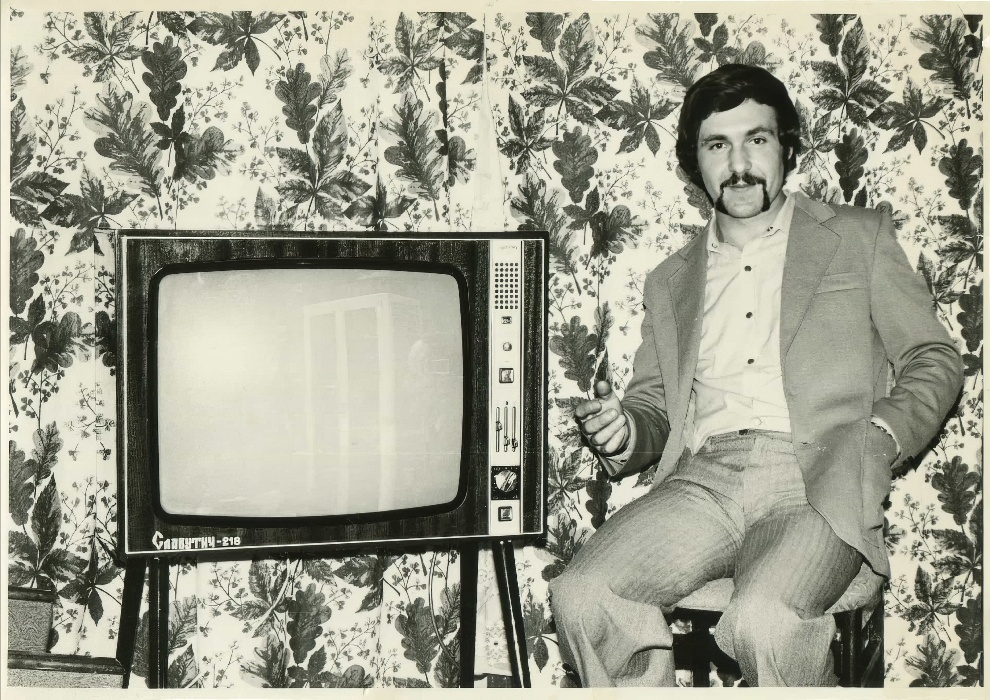 Soviet People With First Tv Sets 2 