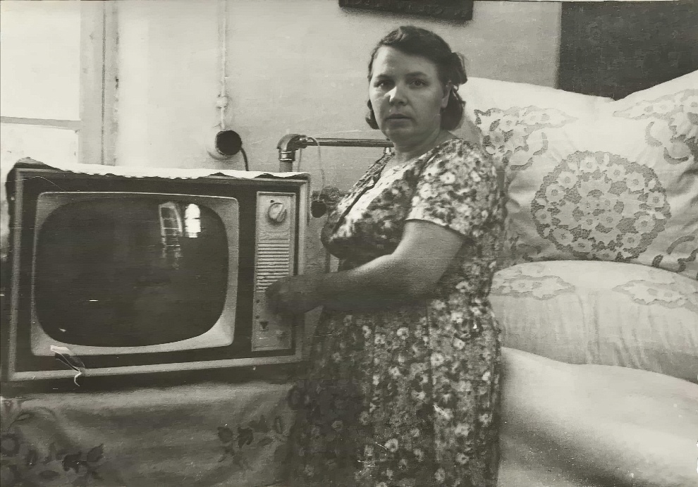 Soviet People With First Tv Sets 4 