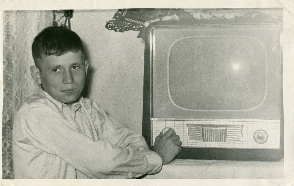 Soviet People With First Tv Sets 5 