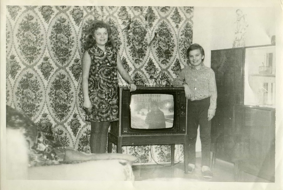 Soviet People With First Tv Sets 7 