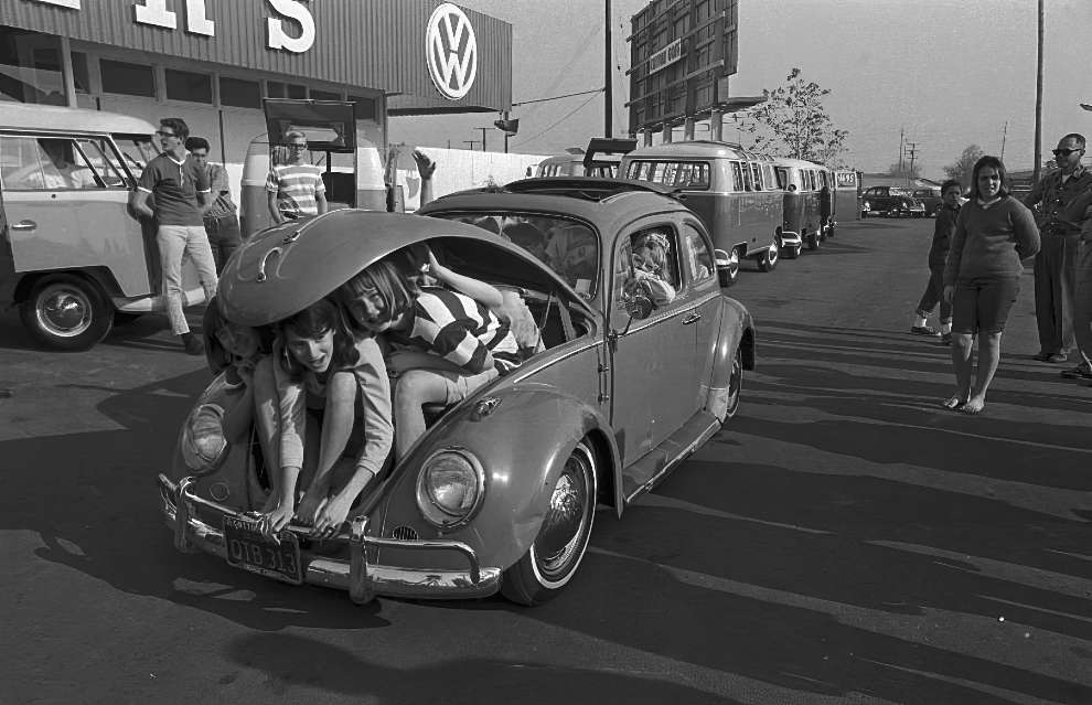 Teenagers Cramming Into A Vw Beetle 2 