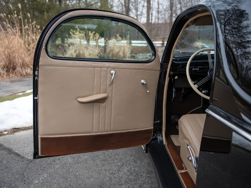 1939 Lincoln Zephyr Coupe 7