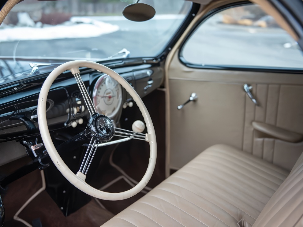 1939 Lincoln Zephyr Coupe 8