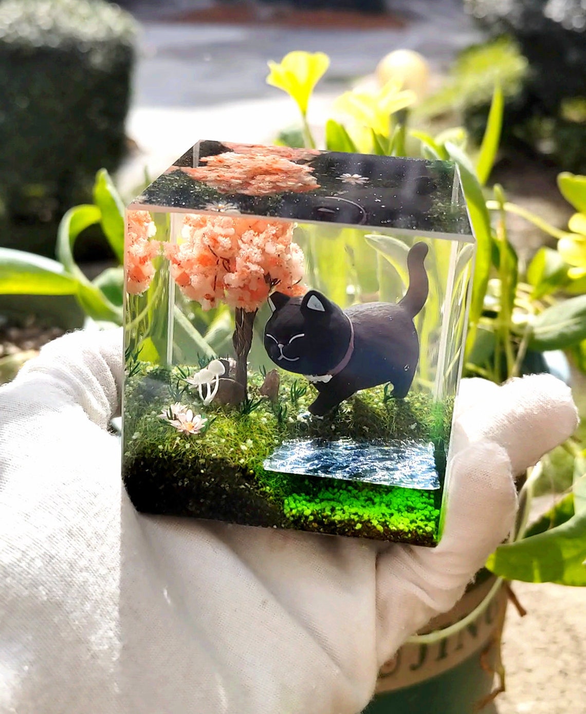 This Artist Creates Beautiful Miniature Dreamscape Dioramas From Resin, Clay and Wood