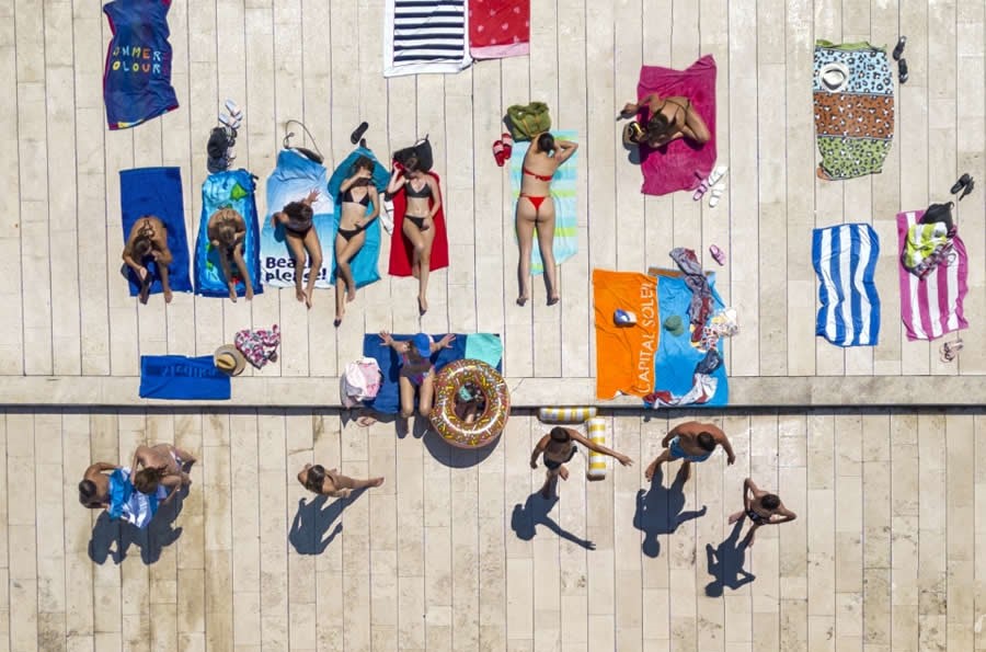 صور مذهلة فائزة في فئة «الناس والثقافة» من جوائز كروماتيك للتصوير
— تصميم تثق به · منصة تصميم يومية منذ 2007