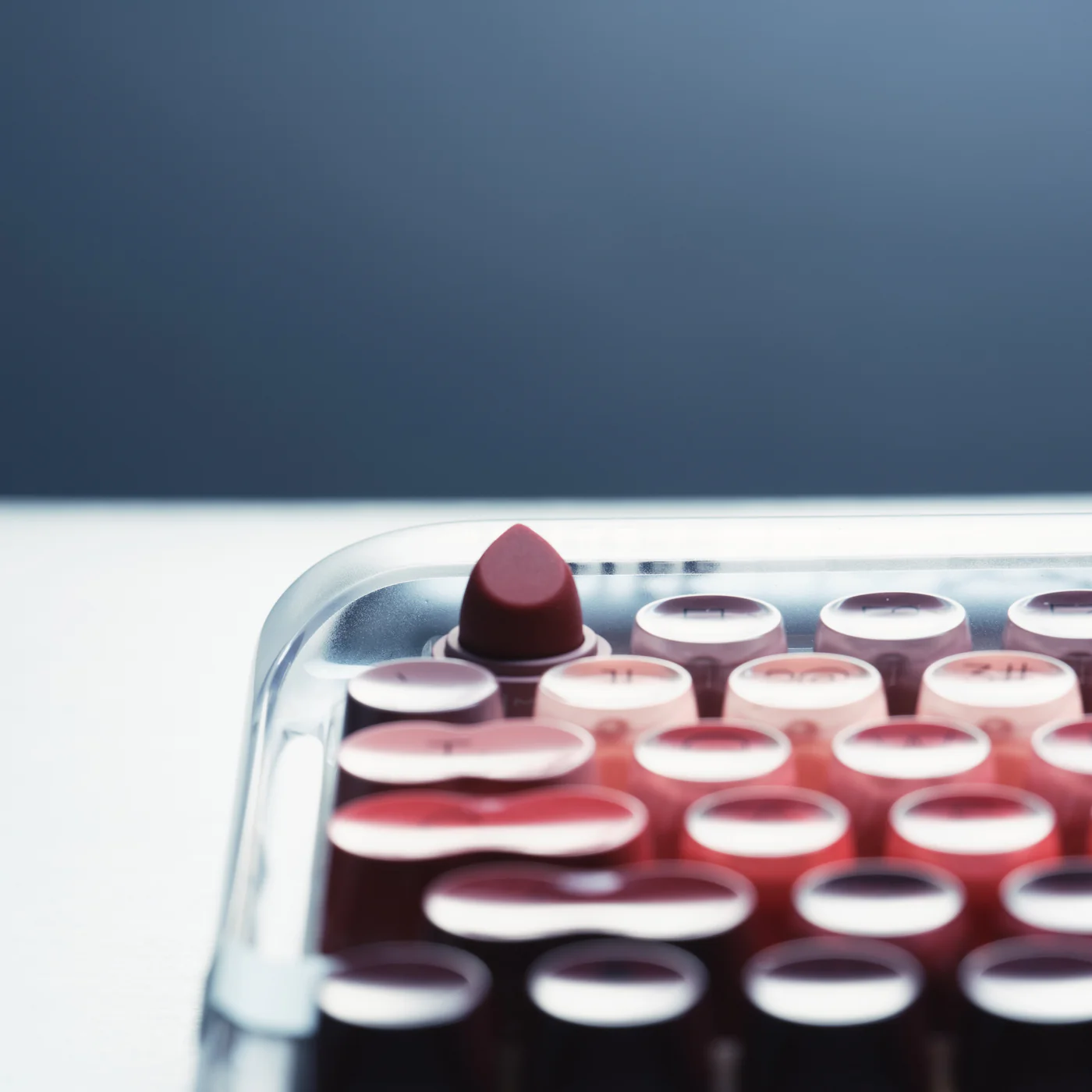 داخل لوحة مفاتيح لوفري ليبستيك الميكانيكية
التصميم الذي تثق به — تصميم يومي منذ ٢٠٠٧