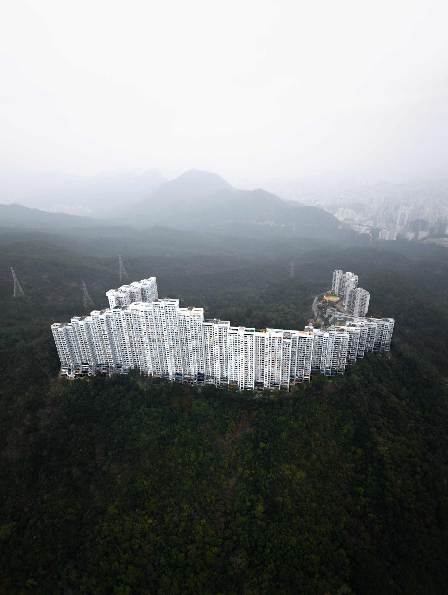 صور جوية درامية  
منحدرات الربيع الأبدي  
ومناظر سينمائية للمصور البرتغالي فيتور إستيفيس