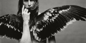 Amazing Swan Headpieces And Theatrical Couture That Blurs The Line Between Fashion And Art